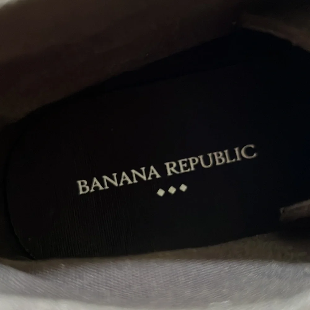 COPY - New without Tags Banana Republic Chukka Sneaker boot. Men’s size 9